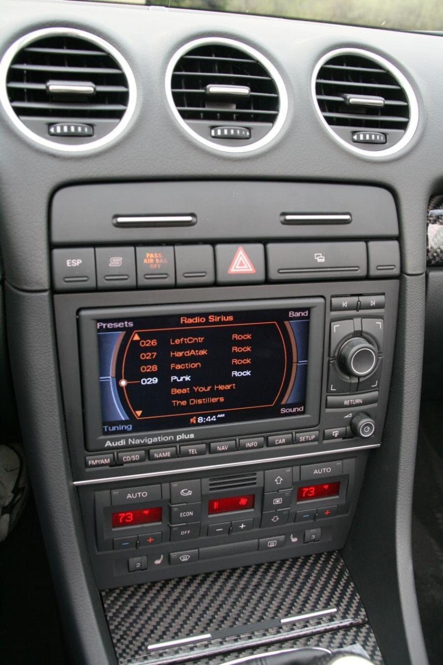 Детали интерьера Audi RS4 Cabriolet (B7, 8H) 2006 года  (NA) (фото 22 из 65)